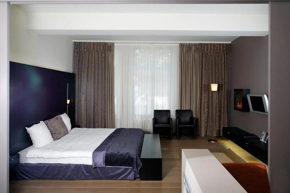 Hotel Van Eyck Maaseik Exterior photo